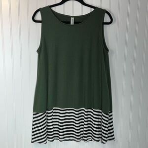 Zenana Sleeveless Top Womens Large Green Striped Solid Contrast Side Pockets
